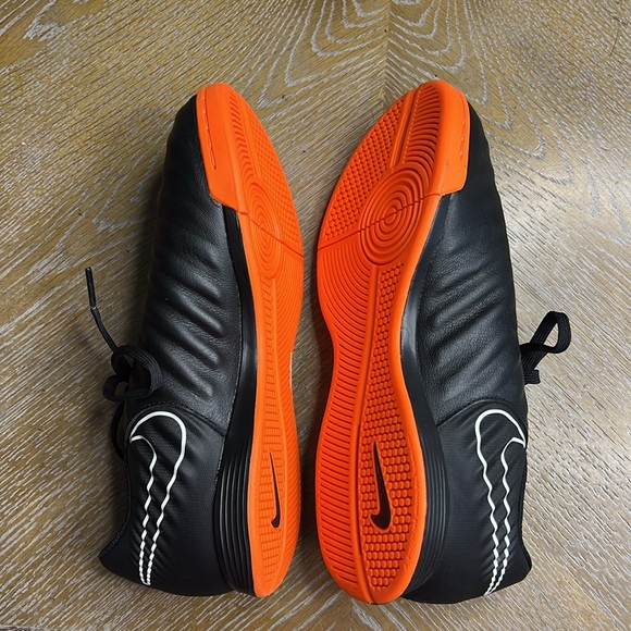 NIKE Tiempo Legendx 7 Academy IC Youth Black Orange Sneaker 6Y - Picture 7 of 11
